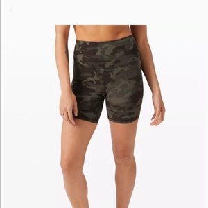 SOLD Align shorts 6inch